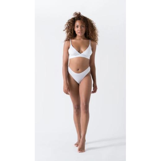 Vit minimalistisk XXL-stringtrosa i ekologisk bomull