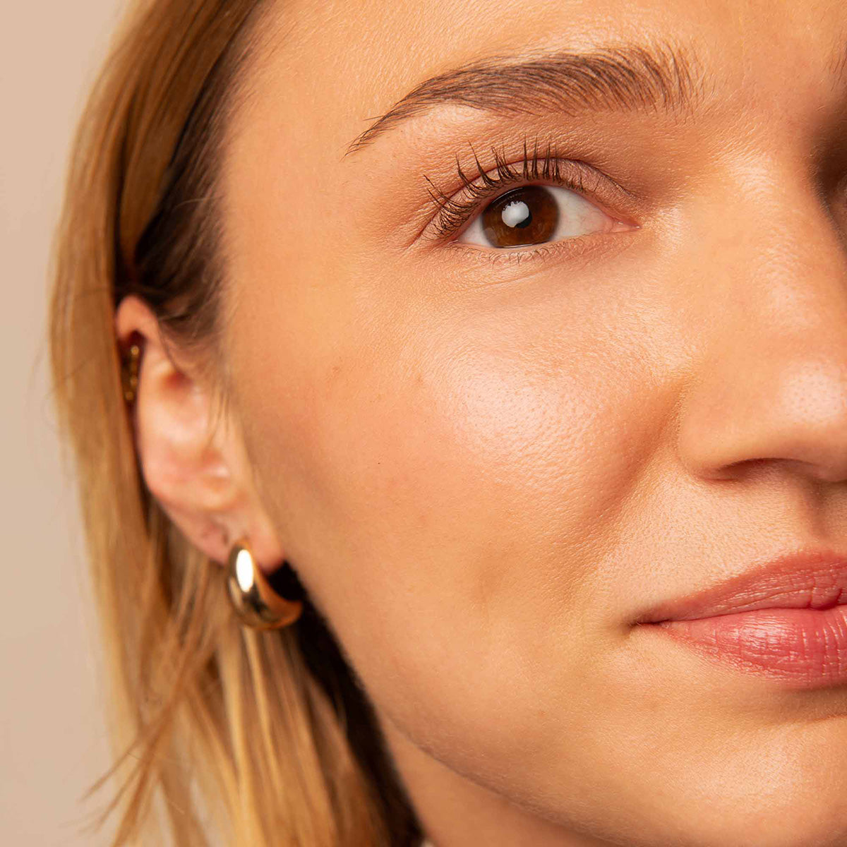 Brązowy tusz do rzęs Oceanly Attitude